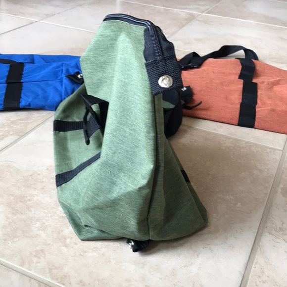 A bundle of three duffel  bag - Picture 13 of 16